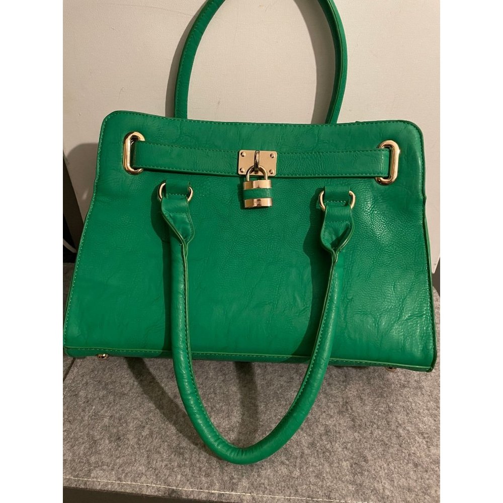 Charming Charlies Green Handbag  13 x 9  #1130
